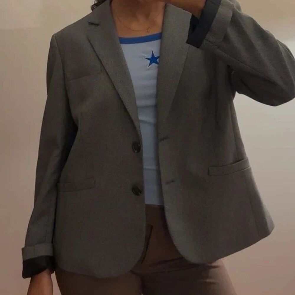 Chic Grey Blazer – 2-Button